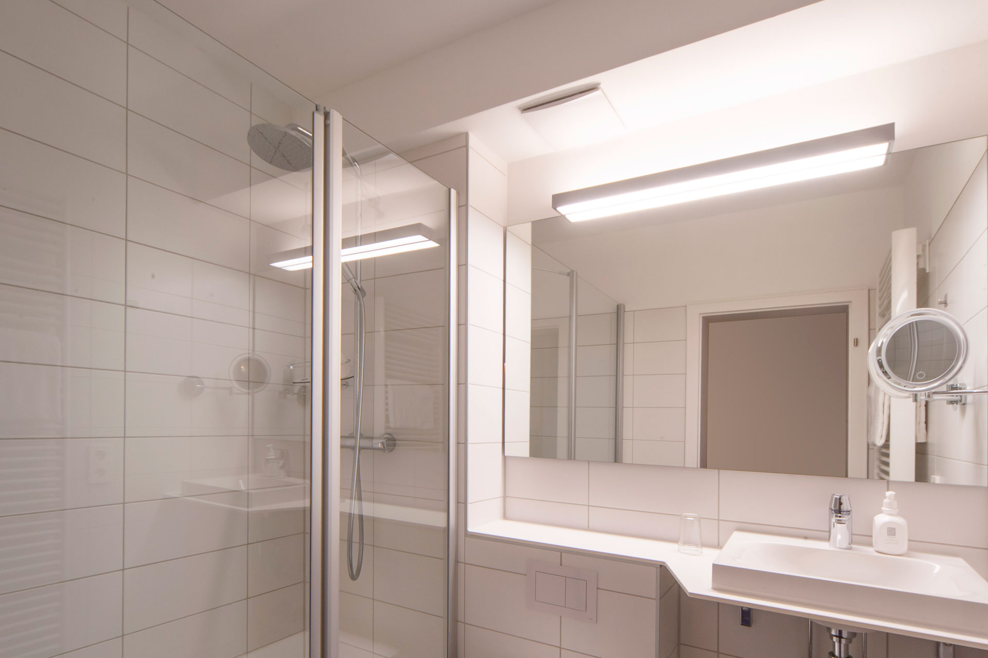 Comfort Zimmer Bad Bild 1